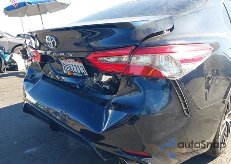 2018 Toyota Camry Se z USA, uszkodzony, nr VIN 4T1B11HK7JU574375